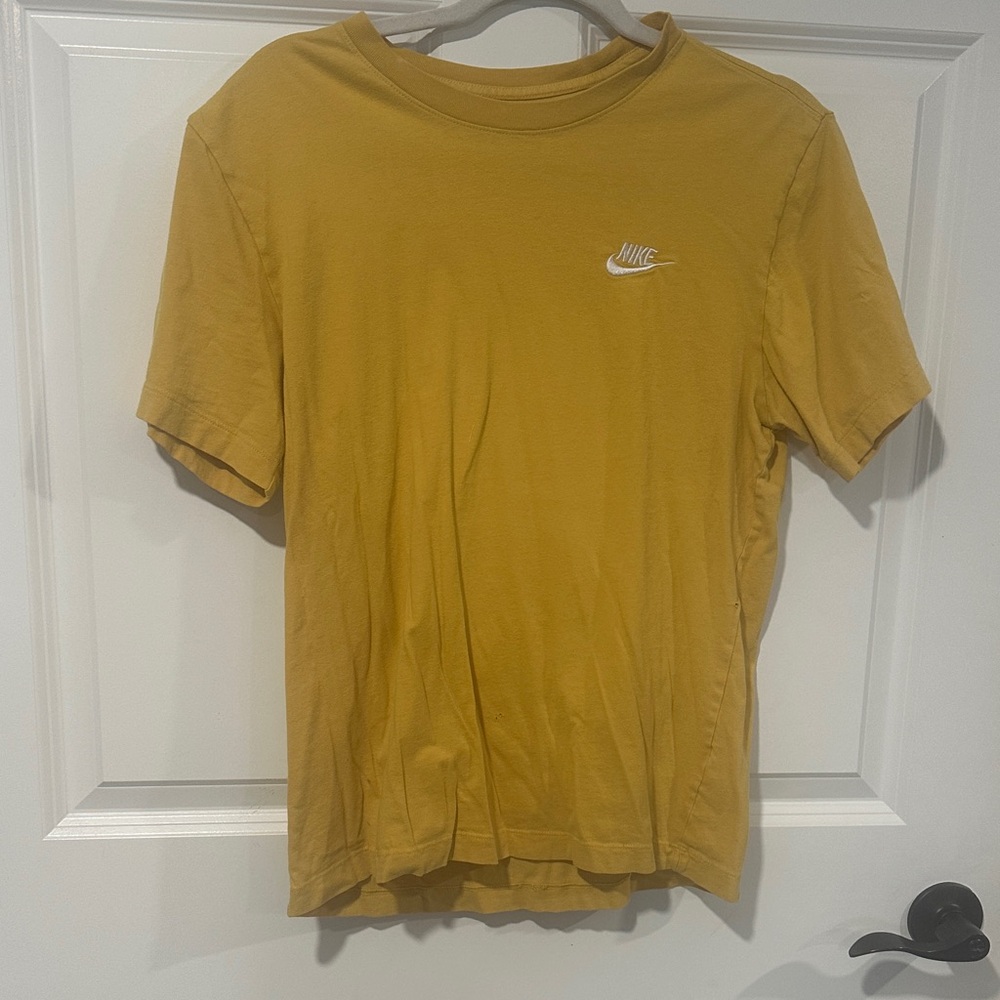 Nike womens Yellow Short Sleeve Tee